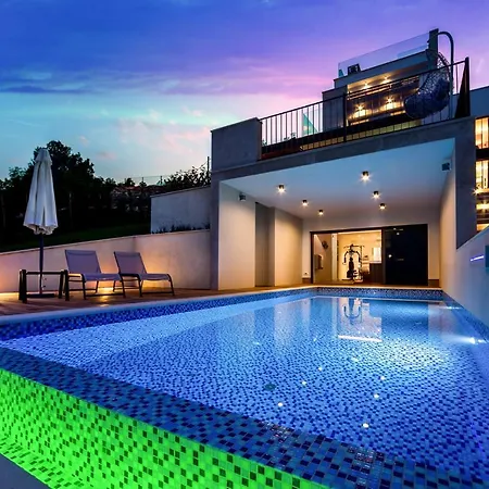Villa Altavista - Seaview & Relax With Heated Pool & Minigolf Opatija