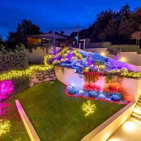 Vila Altavista - Seaview & Relax With Heated Pool & Minigolf Opatija