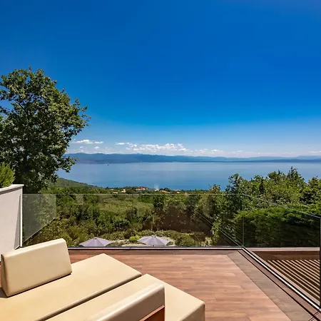 Altavista - Seaview & Relax With Heated Pool & Minigolf Vila