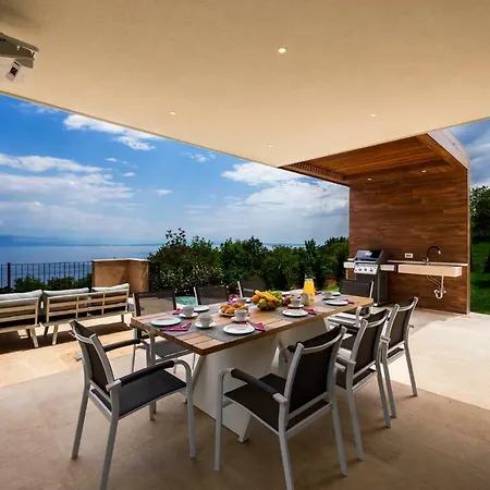 Villa Altavista - Seaview & Relax With Heated Pool & Minigolf Opatija