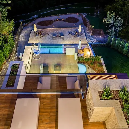 Vila Altavista - Seaview & Relax With Heated Pool & Minigolf Opatija